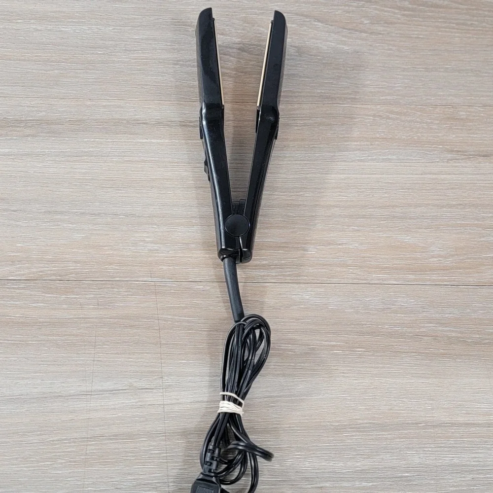 Conair 1 1/2 Inch Ceramic Flat Iron Hair Straightener Black CS3JCS